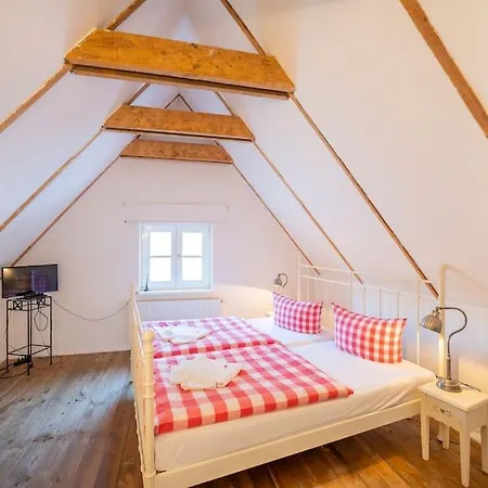 Gutshaus Krimvitz Auf Ruegen * بوتبوس